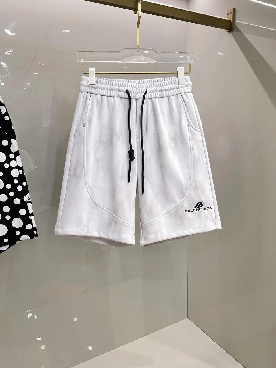 Balenciaga's three-standard complete 2026 summer New Arrival men's casual shorts, advanced custom-made Breathable fabric, Breathable fabric, extremely stretchy and comfortable, impeccable details, top-grade accessories, original logo design concept, delicate and soft feel! The upper body fit is awesome! Size: M-XXXL Please state your height and weight when ordering
